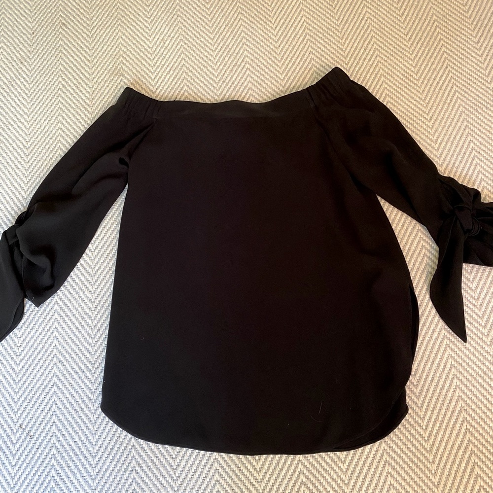 Club Monaco off shoulder top size 4